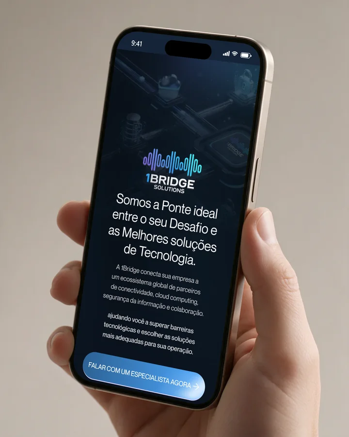 Mão segurando um celular com o site 1Bridge Solutions aberto
