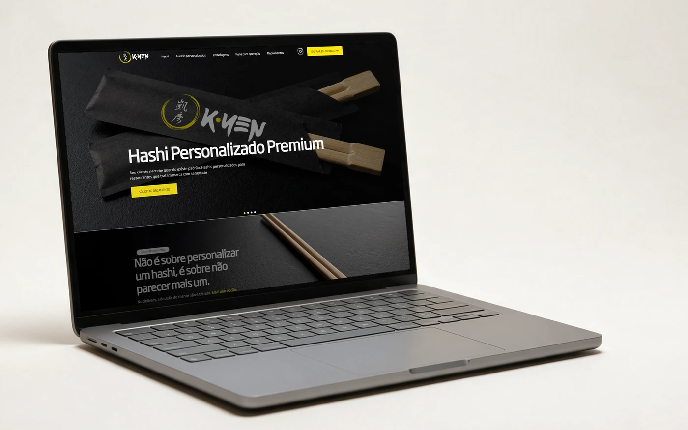 Site Kyen Pack em um notebook