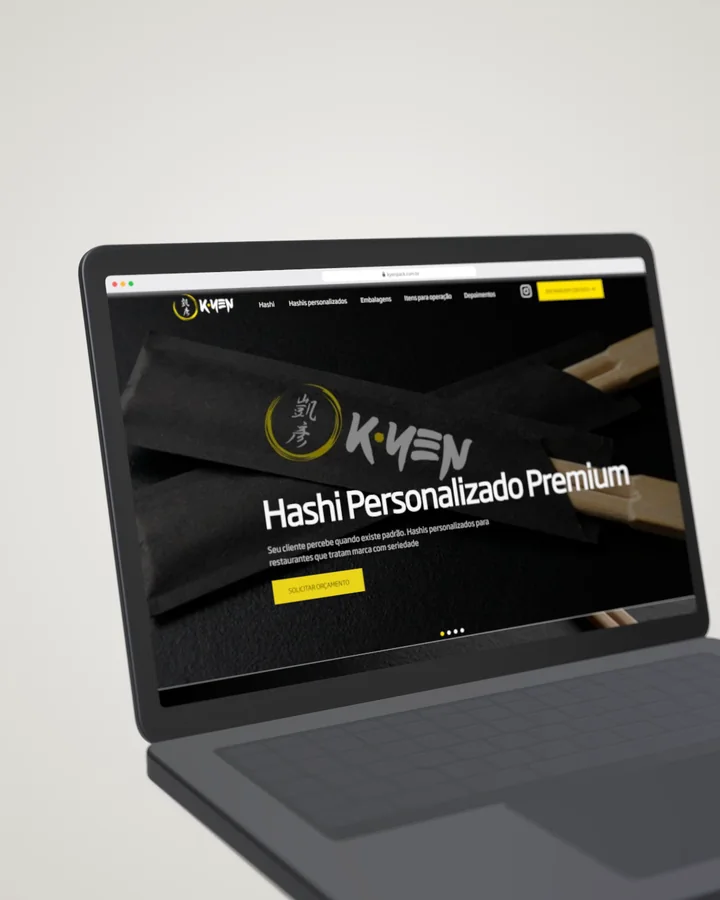 Site Kyen Pack aberto em um notebook